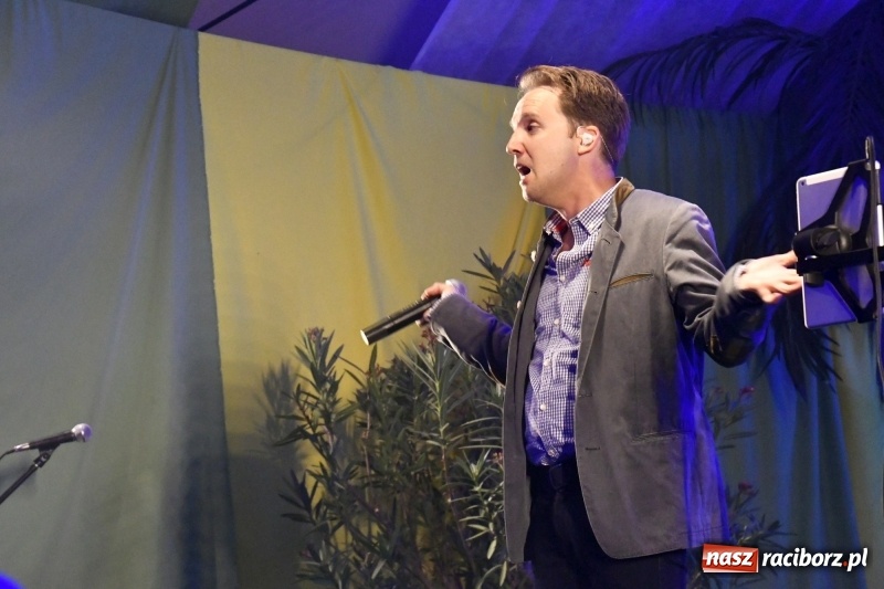 Zdjęcie w galerii na portalu naszraciborz.pl: Toby z Monachium porwał publiczność szymocickiego Oktoberfestu wiadomości z regionu