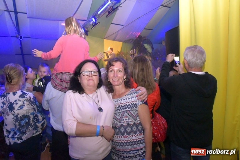 Zdjęcie w galerii na portalu naszraciborz.pl: Toby z Monachium porwał publiczność szymocickiego Oktoberfestu wiadomości z regionu