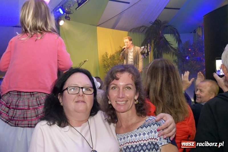 Zdjęcie w galerii na portalu naszraciborz.pl: Toby z Monachium porwał publiczność szymocickiego Oktoberfestu wiadomości z regionu