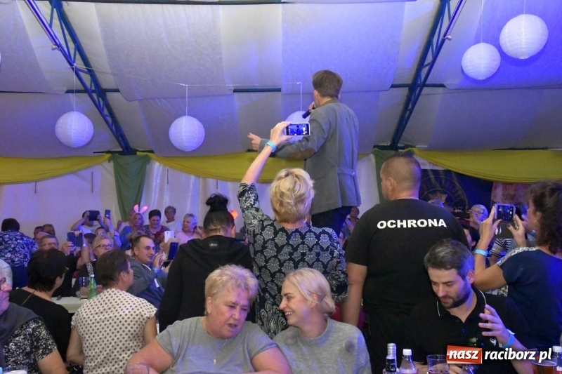 Zdjęcie w galerii na portalu naszraciborz.pl: Toby z Monachium porwał publiczność szymocickiego Oktoberfestu wiadomości z regionu