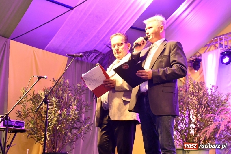 Zdjęcie w galerii na portalu naszraciborz.pl: Toby z Monachium porwał publiczność szymocickiego Oktoberfestu wiadomości z regionu