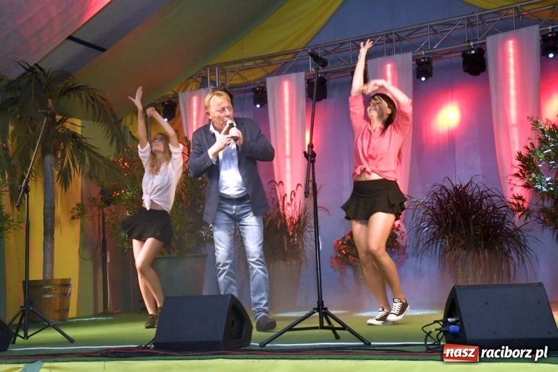 Zdjęcie w galerii na portalu naszraciborz.pl: Toby z Monachium porwał publiczność szymocickiego Oktoberfestu wiadomości z regionu