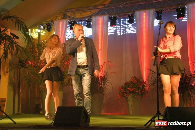 Zdjęcie w galerii na portalu naszraciborz.pl: Toby z Monachium porwał publiczność szymocickiego Oktoberfestu wiadomości z regionu