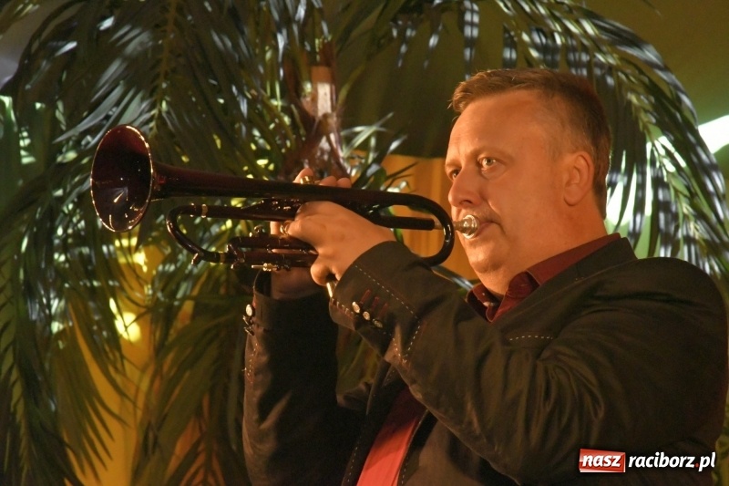 Zdjęcie w galerii na portalu naszraciborz.pl: Toby z Monachium porwał publiczność szymocickiego Oktoberfestu wiadomości z regionu