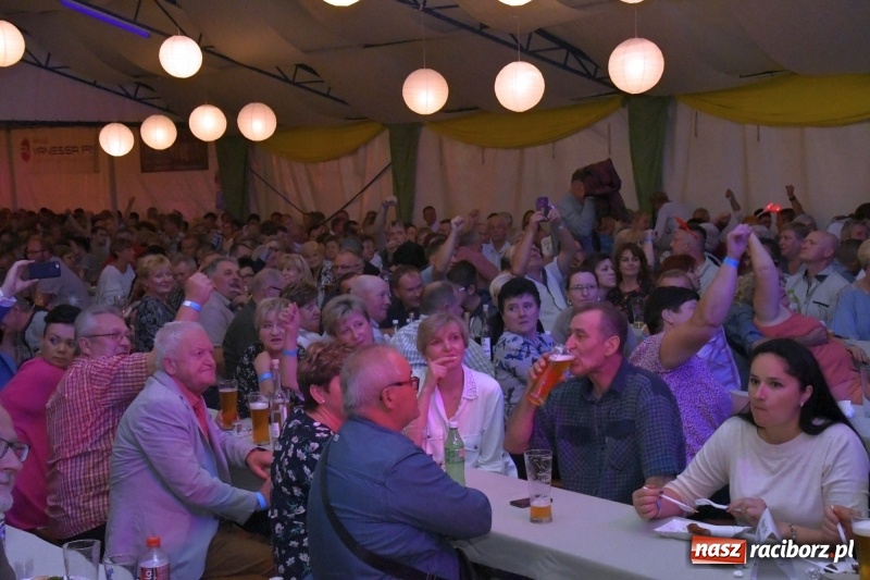 Zdjęcie w galerii na portalu naszraciborz.pl: Toby z Monachium porwał publiczność szymocickiego Oktoberfestu wiadomości z regionu