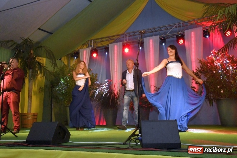 Zdjęcie w galerii na portalu naszraciborz.pl: Toby z Monachium porwał publiczność szymocickiego Oktoberfestu wiadomości z regionu