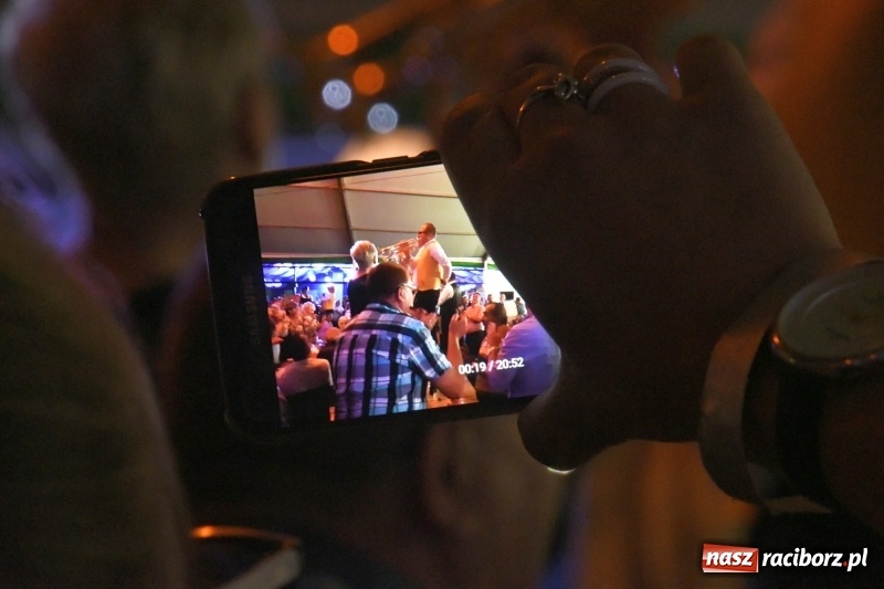 Zdjęcie w galerii na portalu naszraciborz.pl: Toby z Monachium porwał publiczność szymocickiego Oktoberfestu wiadomości z regionu