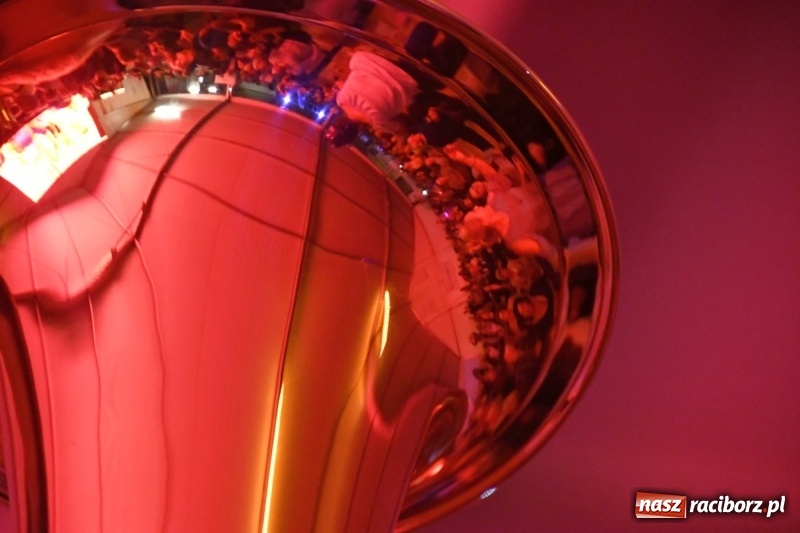 Zdjęcie w galerii na portalu naszraciborz.pl: Toby z Monachium porwał publiczność szymocickiego Oktoberfestu wiadomości z regionu