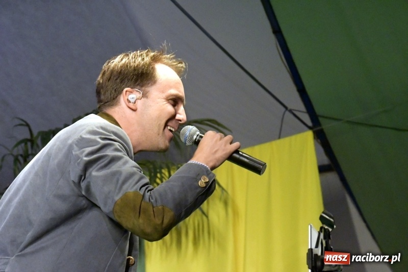 Zdjęcie w galerii na portalu naszraciborz.pl: Toby z Monachium porwał publiczność szymocickiego Oktoberfestu wiadomości z regionu