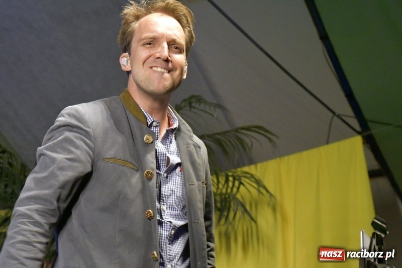 Zdjęcie w galerii na portalu naszraciborz.pl: Toby z Monachium porwał publiczność szymocickiego Oktoberfestu wiadomości z regionu