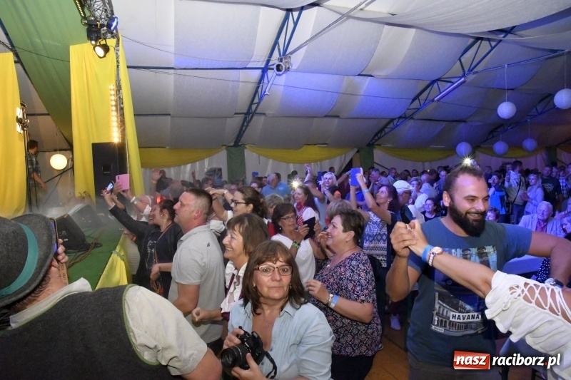 Zdjęcie w galerii na portalu naszraciborz.pl: Toby z Monachium porwał publiczność szymocickiego Oktoberfestu wiadomości z regionu