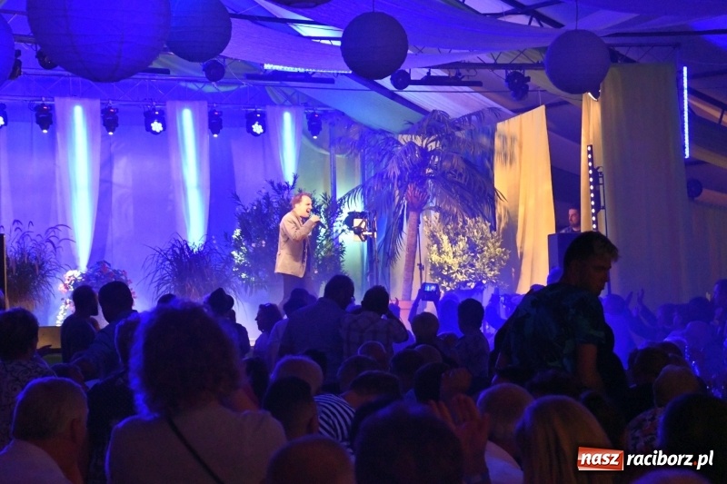 Zdjęcie w galerii na portalu naszraciborz.pl: Toby z Monachium porwał publiczność szymocickiego Oktoberfestu wiadomości z regionu