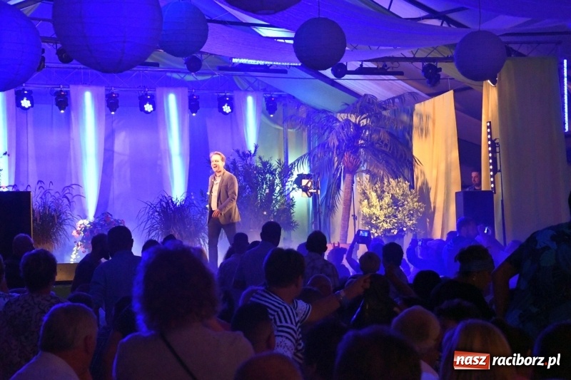 Zdjęcie w galerii na portalu naszraciborz.pl: Toby z Monachium porwał publiczność szymocickiego Oktoberfestu wiadomości z regionu