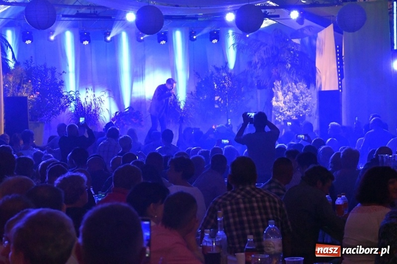 Zdjęcie w galerii na portalu naszraciborz.pl: Toby z Monachium porwał publiczność szymocickiego Oktoberfestu wiadomości z regionu