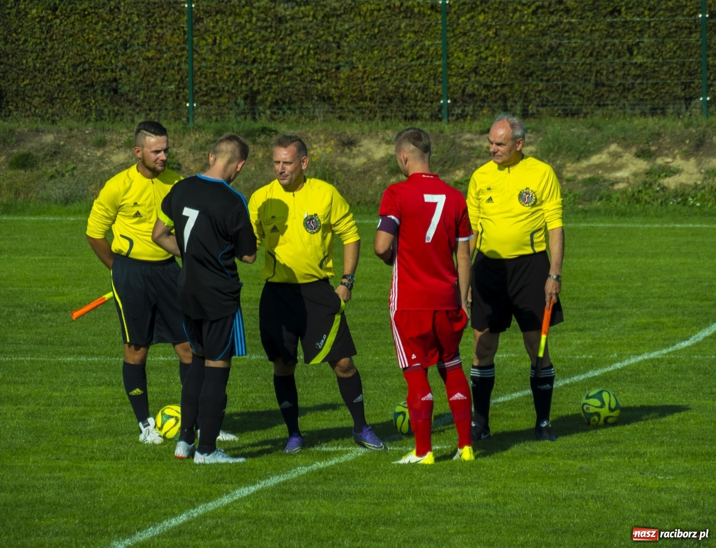 Zdjęcie w galerii na portalu naszraciborz.pl: Rollercoaster w Raszczycach. Kobyla z kompletem punktów wiadomości z regionu