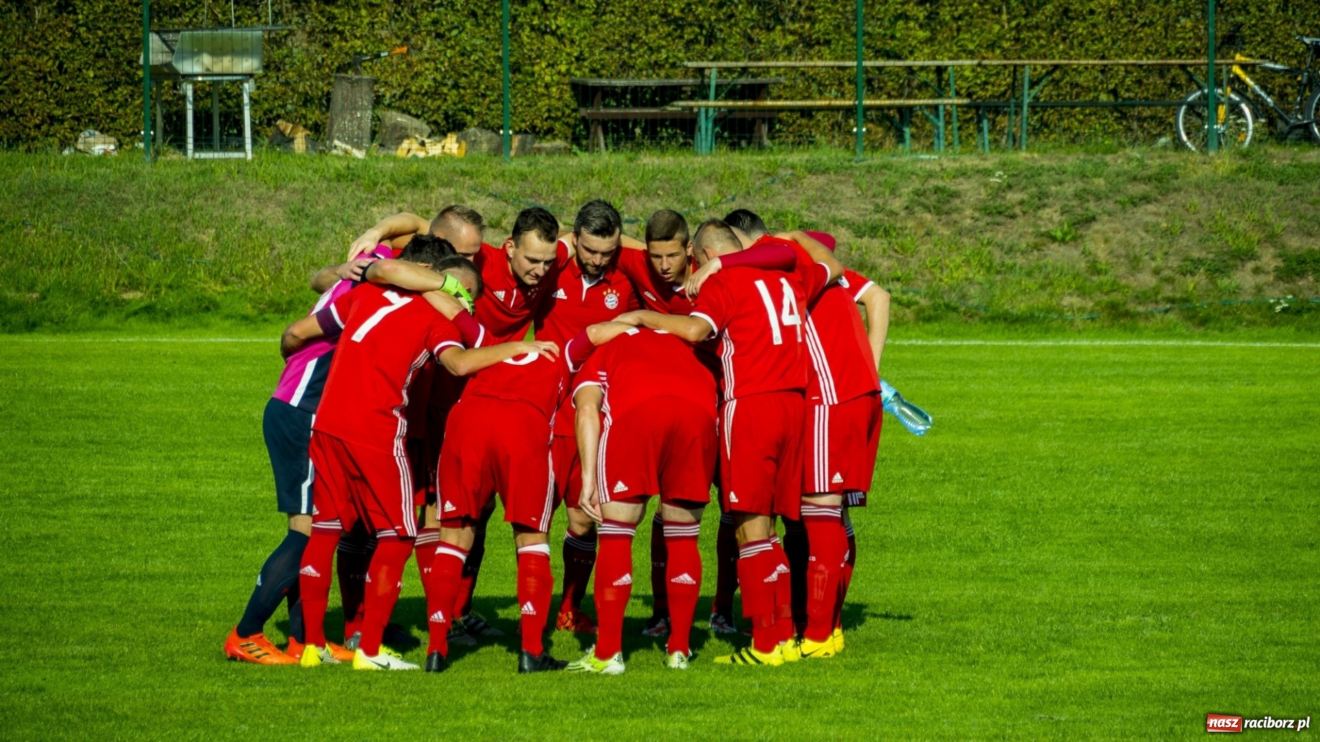 Zdjęcie w galerii na portalu naszraciborz.pl: Rollercoaster w Raszczycach. Kobyla z kompletem punktów wiadomości z regionu