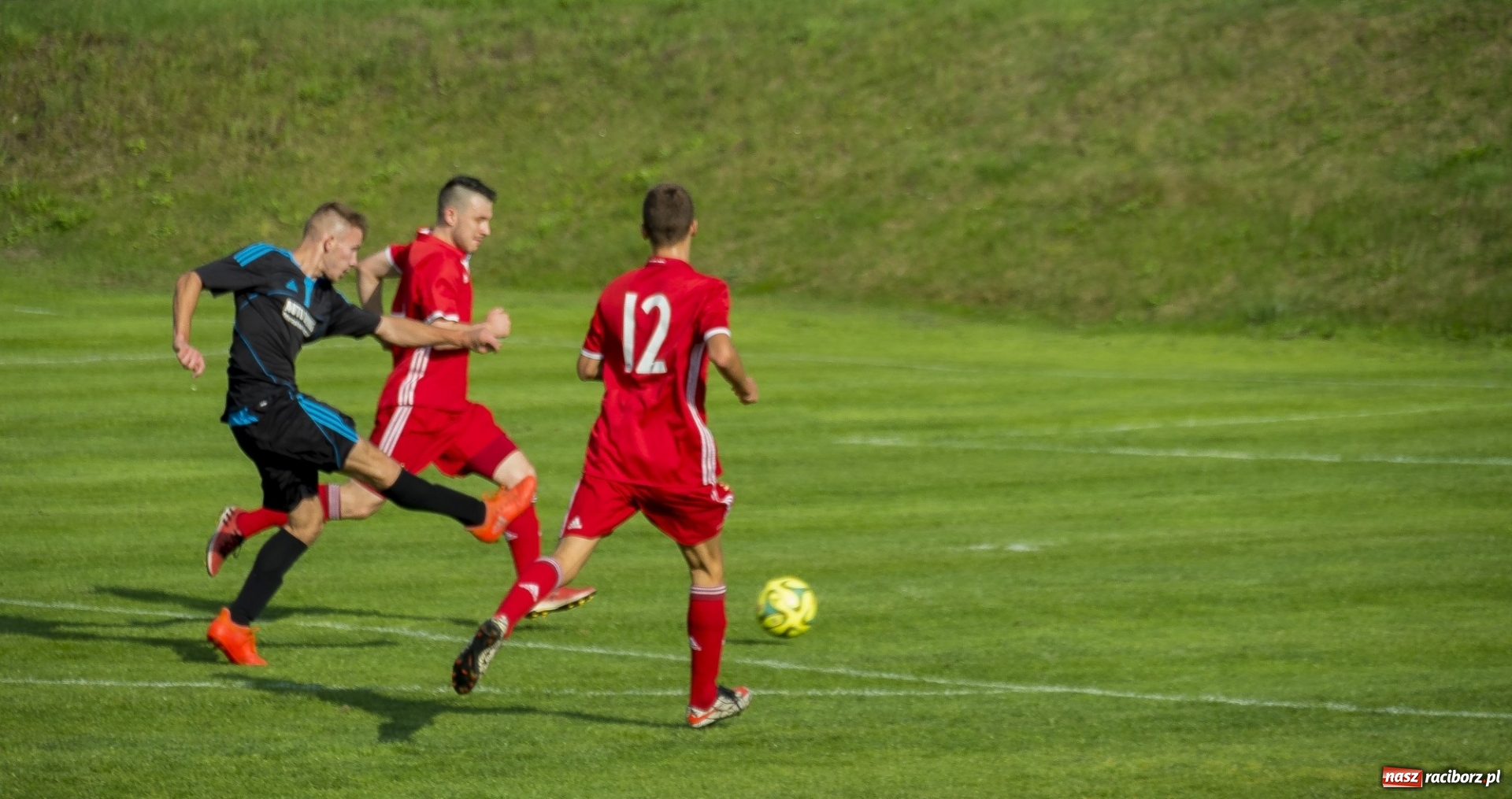 Zdjęcie w galerii na portalu naszraciborz.pl: Rollercoaster w Raszczycach. Kobyla z kompletem punktów wiadomości z regionu