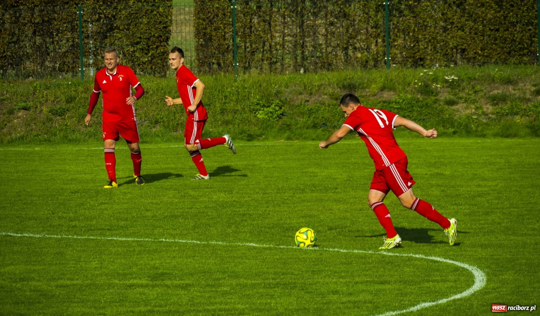 Zdjęcie w galerii na portalu naszraciborz.pl: Rollercoaster w Raszczycach. Kobyla z kompletem punktów wiadomości z regionu