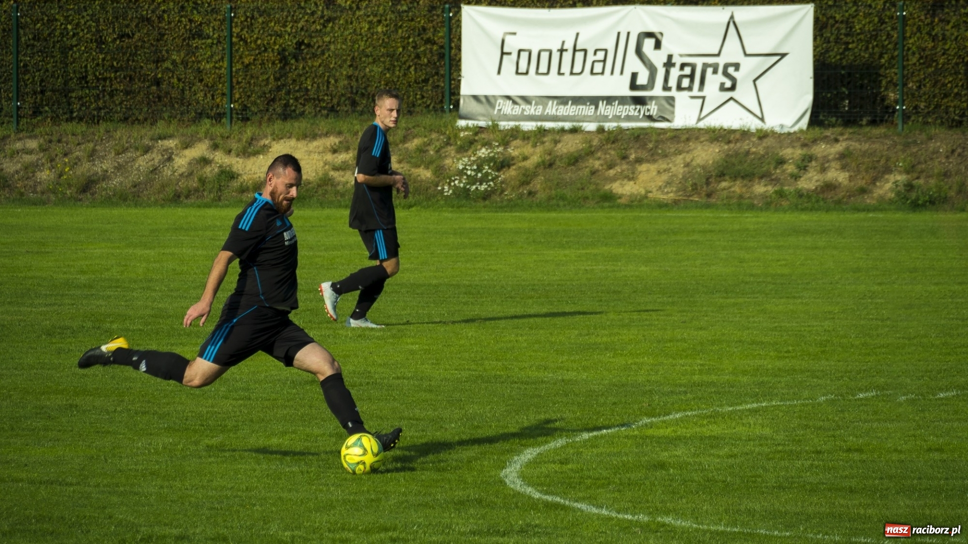 Zdjęcie w galerii na portalu naszraciborz.pl: Rollercoaster w Raszczycach. Kobyla z kompletem punktów wiadomości z regionu