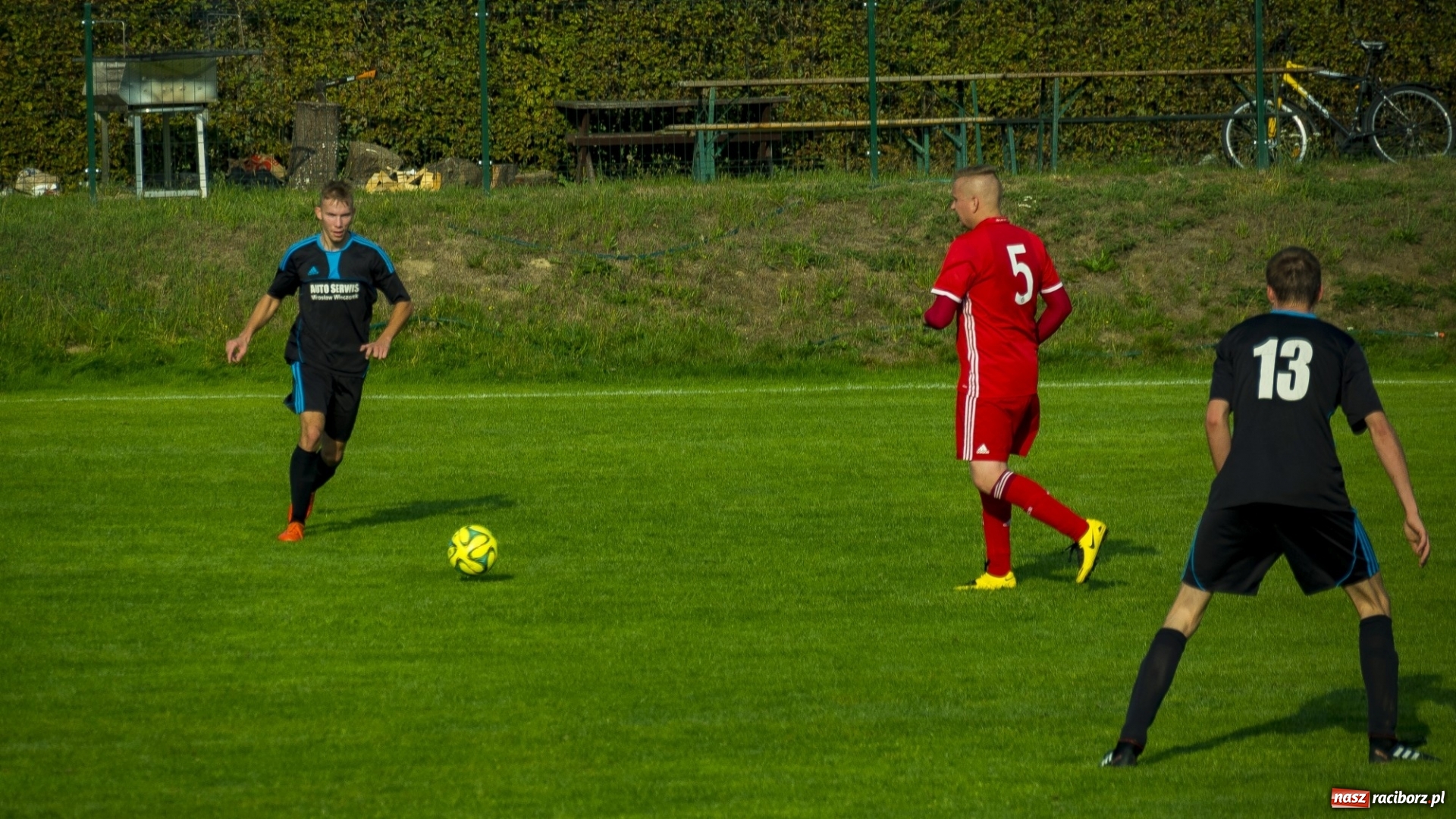 Zdjęcie w galerii na portalu naszraciborz.pl: Rollercoaster w Raszczycach. Kobyla z kompletem punktów wiadomości z regionu