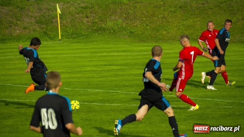 Zdjęcie w galerii na portalu naszraciborz.pl: Rollercoaster w Raszczycach. Kobyla z kompletem punktów wiadomości z regionu
