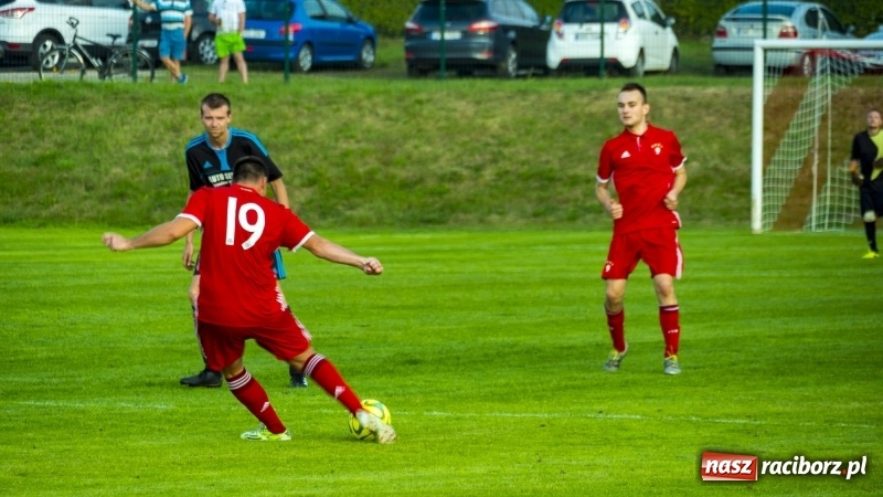 Zdjęcie w galerii na portalu naszraciborz.pl: Rollercoaster w Raszczycach. Kobyla z kompletem punktów wiadomości z regionu