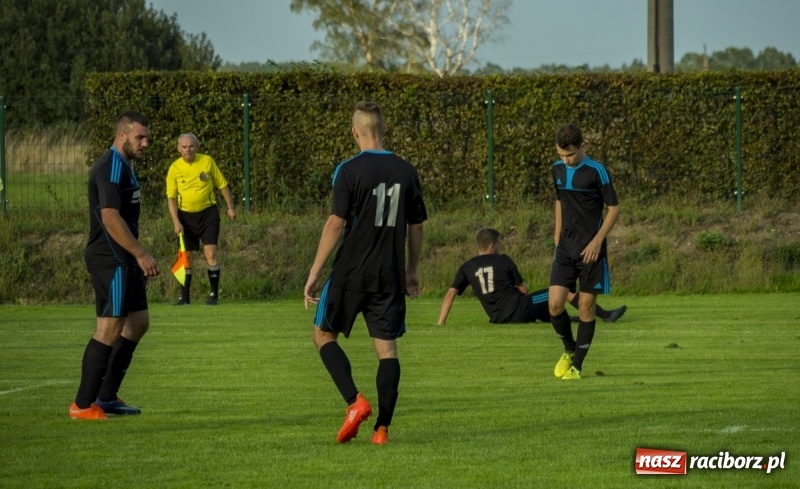Zdjęcie w galerii na portalu naszraciborz.pl: Rollercoaster w Raszczycach. Kobyla z kompletem punktów wiadomości z regionu