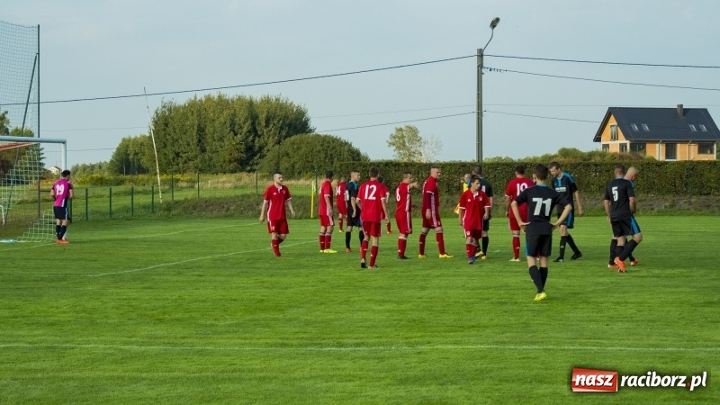 Zdjęcie w galerii na portalu naszraciborz.pl: Rollercoaster w Raszczycach. Kobyla z kompletem punktów wiadomości z regionu