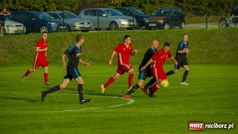 Zdjęcie w galerii na portalu naszraciborz.pl: Rollercoaster w Raszczycach. Kobyla z kompletem punktów wiadomości z regionu