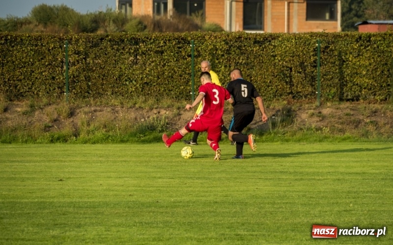 Zdjęcie w galerii na portalu naszraciborz.pl: Rollercoaster w Raszczycach. Kobyla z kompletem punktów wiadomości z regionu