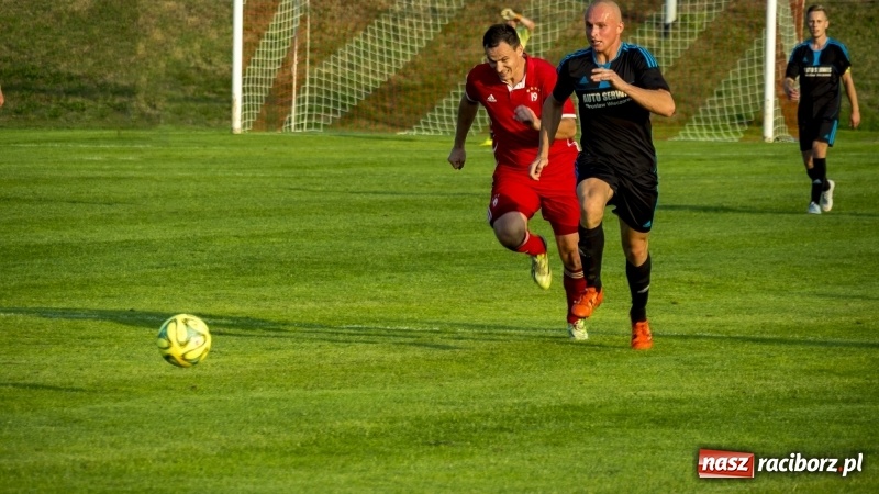 Zdjęcie w galerii na portalu naszraciborz.pl: Rollercoaster w Raszczycach. Kobyla z kompletem punktów wiadomości z regionu