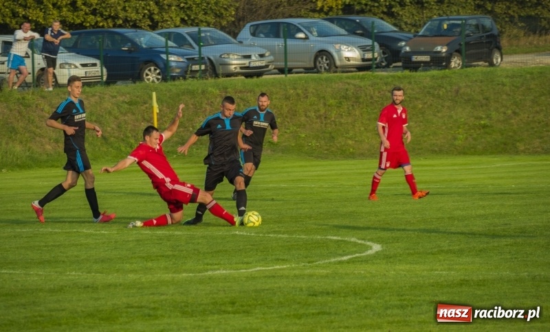 Zdjęcie w galerii na portalu naszraciborz.pl: Rollercoaster w Raszczycach. Kobyla z kompletem punktów wiadomości z regionu