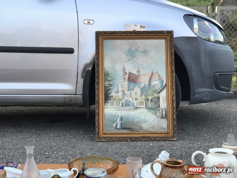 Zdjęcie w galerii na portalu naszraciborz.pl: Jarmark na granicy. Sprzedający zajmowali miejsca już wczoraj wieczorem  wiadomości z regionu