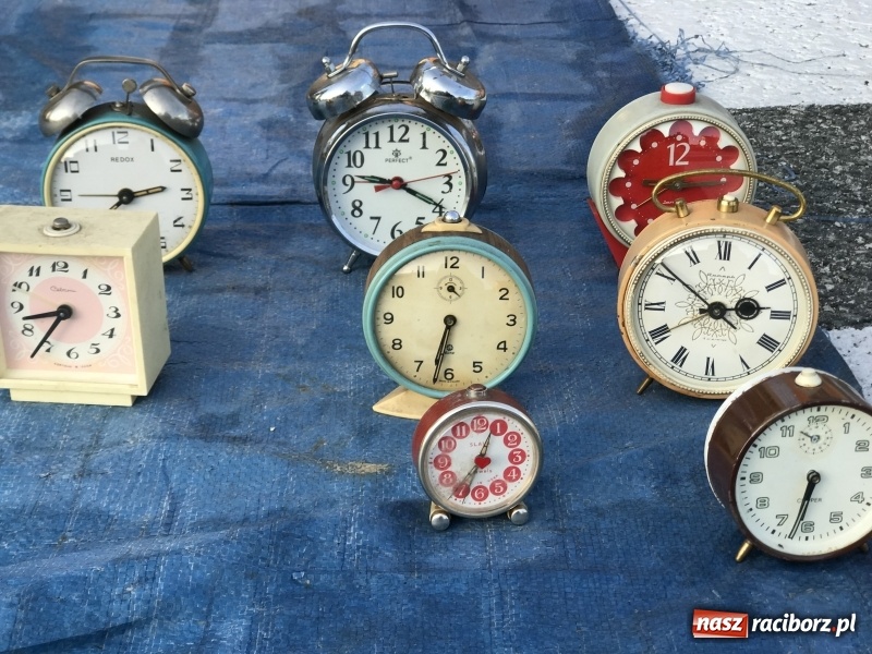 Zdjęcie w galerii na portalu naszraciborz.pl: Jarmark na granicy. Sprzedający zajmowali miejsca już wczoraj wieczorem  wiadomości z regionu