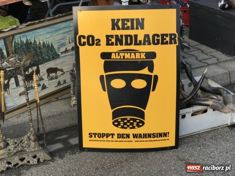 Zdjęcie w galerii na portalu naszraciborz.pl: Jarmark na granicy. Sprzedający zajmowali miejsca już wczoraj wieczorem  wiadomości z regionu