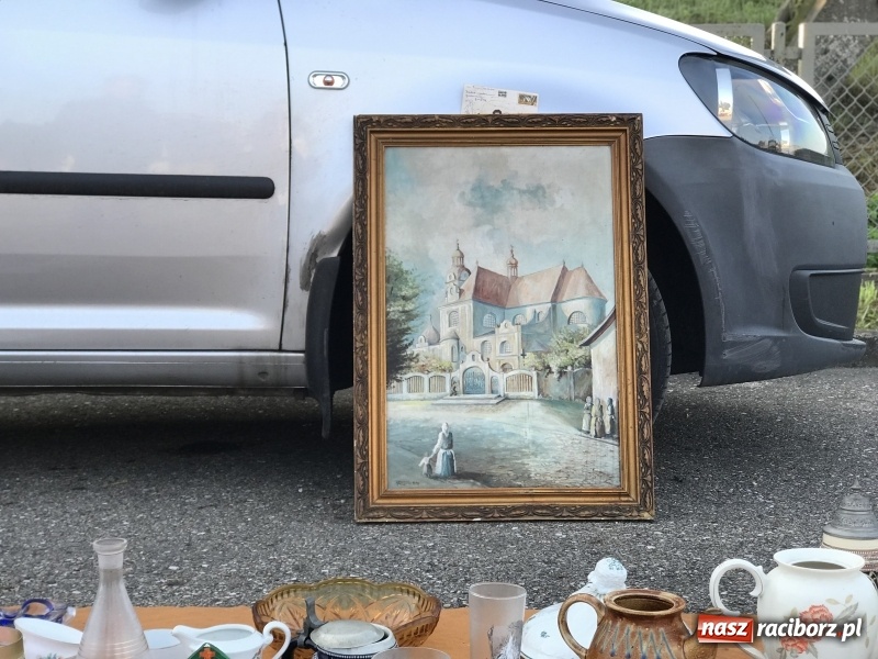 Zdjęcie w galerii na portalu naszraciborz.pl: Jarmark na granicy. Sprzedający zajmowali miejsca już wczoraj wieczorem  wiadomości z regionu