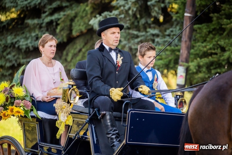 Zdjęcie w galerii na portalu naszraciborz.pl: Parafia Łubowice świętuje dożynki. Korowód ruszył z Grzegorzowic  wiadomości z regionu