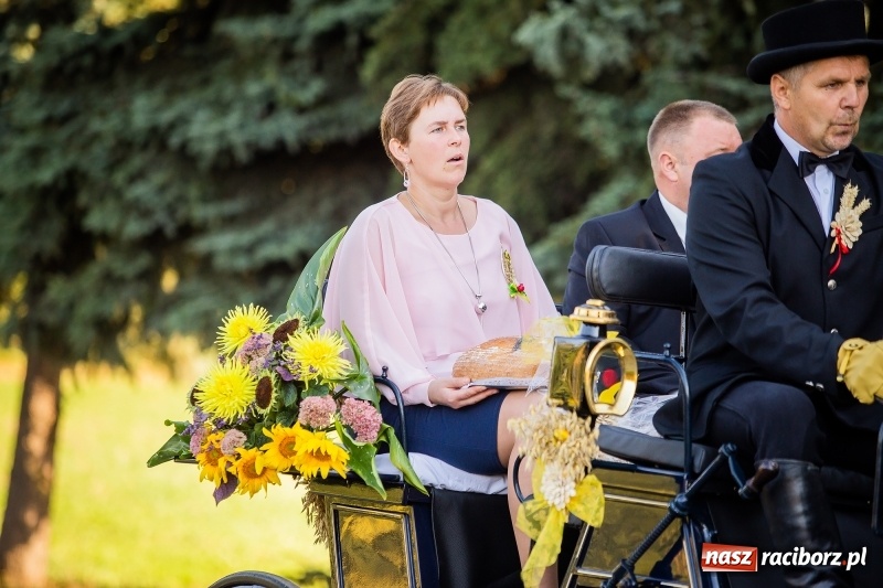 Zdjęcie w galerii na portalu naszraciborz.pl: Parafia Łubowice świętuje dożynki. Korowód ruszył z Grzegorzowic  wiadomości z regionu