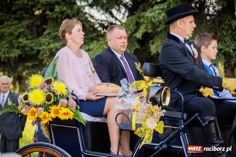 Zdjęcie w galerii na portalu naszraciborz.pl: Parafia Łubowice świętuje dożynki. Korowód ruszył z Grzegorzowic  wiadomości z regionu
