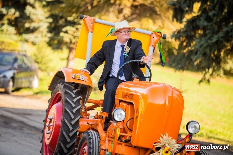 Zdjęcie w galerii na portalu naszraciborz.pl: Parafia Łubowice świętuje dożynki. Korowód ruszył z Grzegorzowic  wiadomości z regionu