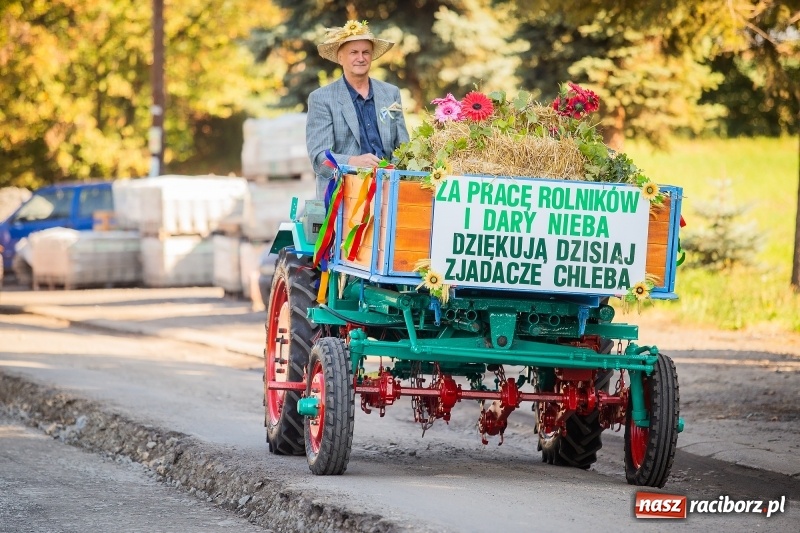 Zdjęcie w galerii na portalu naszraciborz.pl: Parafia Łubowice świętuje dożynki. Korowód ruszył z Grzegorzowic  wiadomości z regionu
