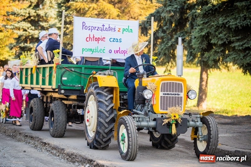 Zdjęcie w galerii na portalu naszraciborz.pl: Parafia Łubowice świętuje dożynki. Korowód ruszył z Grzegorzowic  wiadomości z regionu