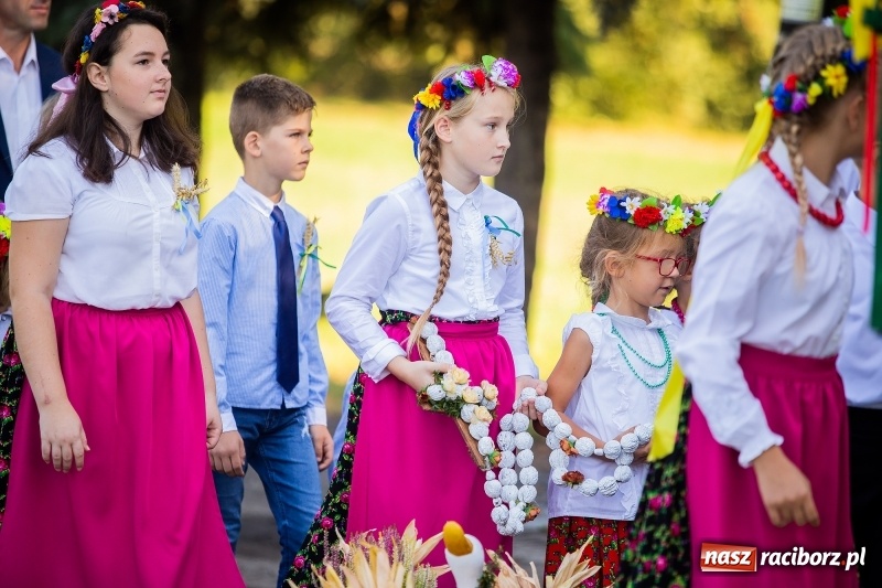Zdjęcie w galerii na portalu naszraciborz.pl: Parafia Łubowice świętuje dożynki. Korowód ruszył z Grzegorzowic  wiadomości z regionu