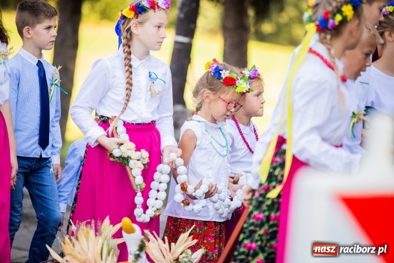 Zdjęcie w galerii na portalu naszraciborz.pl: Parafia Łubowice świętuje dożynki. Korowód ruszył z Grzegorzowic  wiadomości z regionu