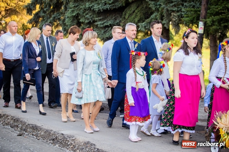Zdjęcie w galerii na portalu naszraciborz.pl: Parafia Łubowice świętuje dożynki. Korowód ruszył z Grzegorzowic  wiadomości z regionu