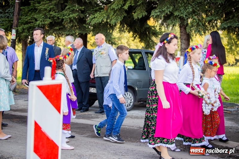 Zdjęcie w galerii na portalu naszraciborz.pl: Parafia Łubowice świętuje dożynki. Korowód ruszył z Grzegorzowic  wiadomości z regionu