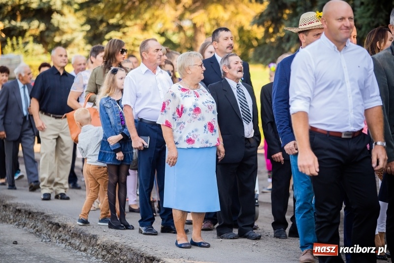 Zdjęcie w galerii na portalu naszraciborz.pl: Parafia Łubowice świętuje dożynki. Korowód ruszył z Grzegorzowic  wiadomości z regionu