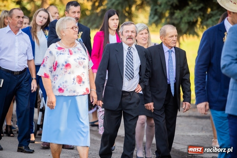 Zdjęcie w galerii na portalu naszraciborz.pl: Parafia Łubowice świętuje dożynki. Korowód ruszył z Grzegorzowic  wiadomości z regionu