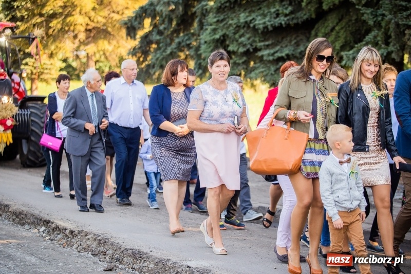 Zdjęcie w galerii na portalu naszraciborz.pl: Parafia Łubowice świętuje dożynki. Korowód ruszył z Grzegorzowic  wiadomości z regionu