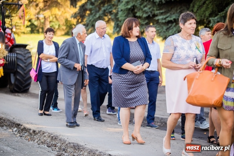 Zdjęcie w galerii na portalu naszraciborz.pl: Parafia Łubowice świętuje dożynki. Korowód ruszył z Grzegorzowic  wiadomości z regionu